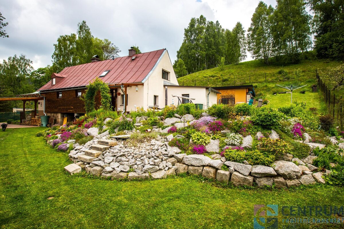 Prodej rodinného domu 250 m2, pozemek 1206 m2 - 20