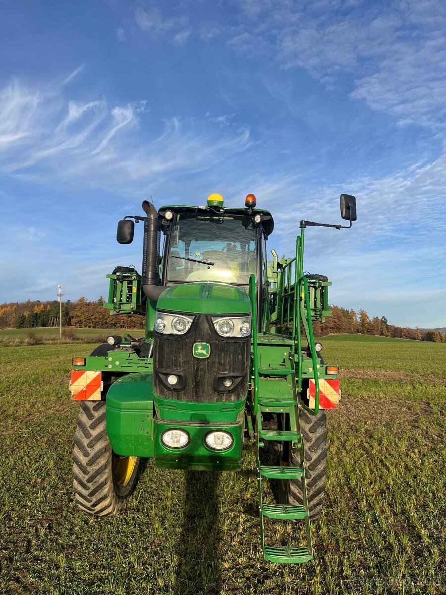 samochodný postřikovač JD R4040i - 20