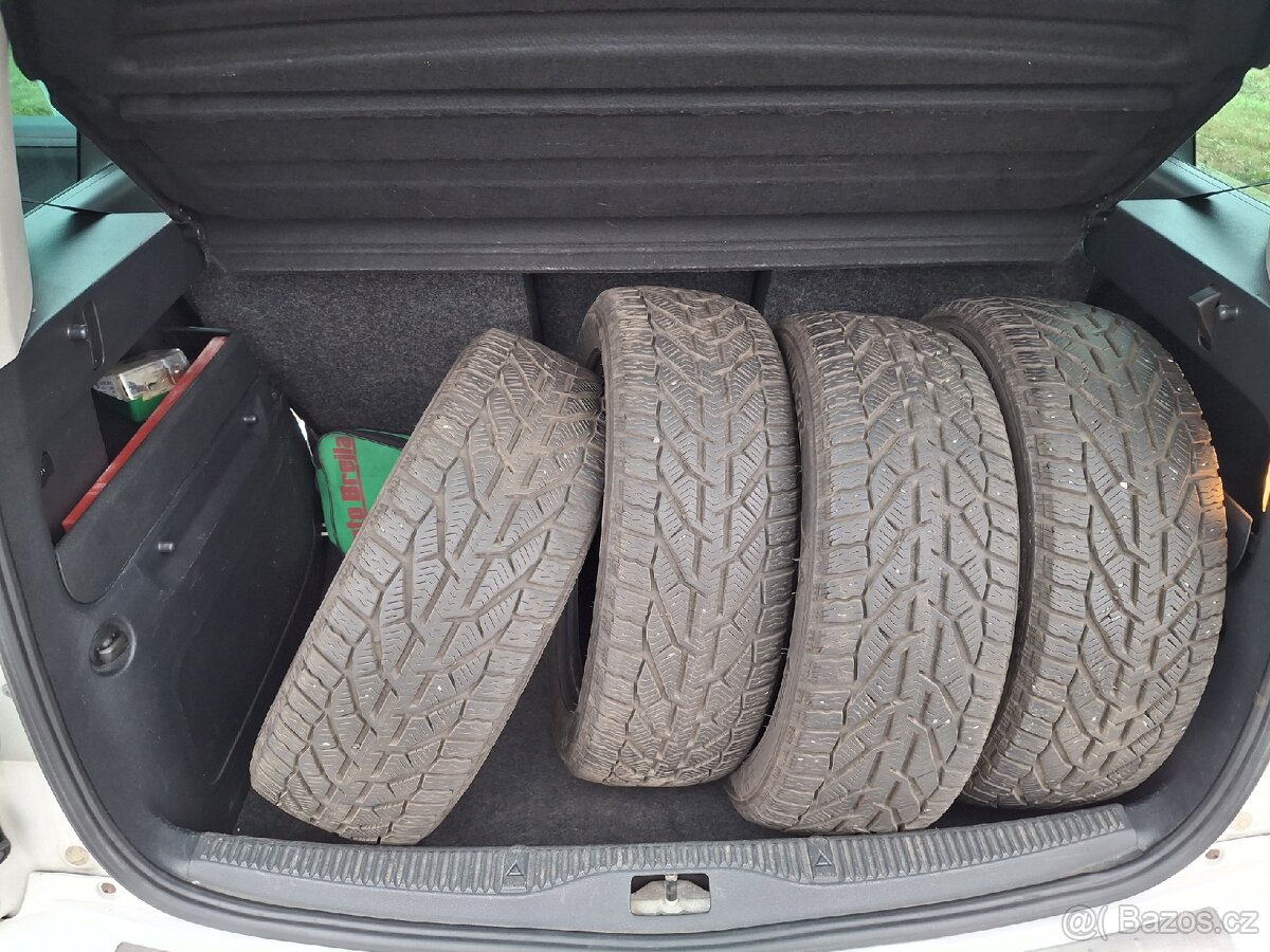 ROOMSTER 1,2 TSI 63 KW KLIMATIZACE ABS - 20