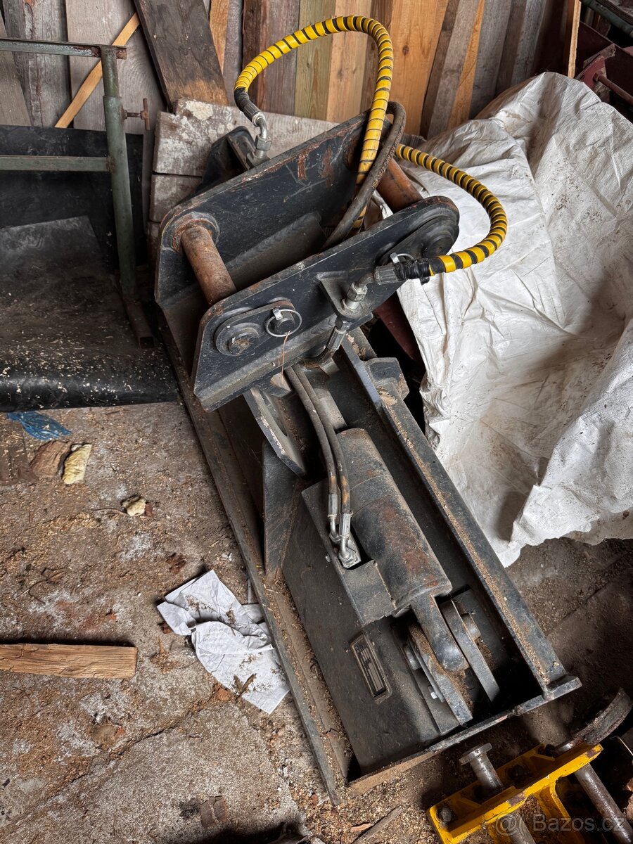 Komatsu WB93S-S - 20