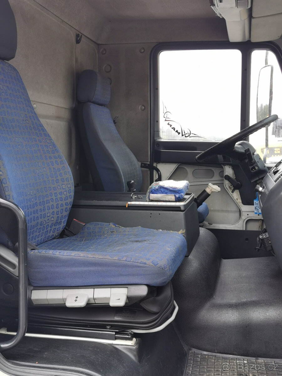 Prodám MAN LE 12.220 4X2 BL EURO 3 skříň s hydraulickým č. - 20