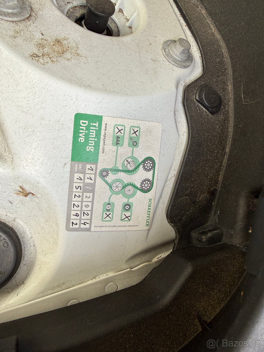 Volvo XC60 D4 R-Design, 140 kW, nez. topení, tažné zar. - 20