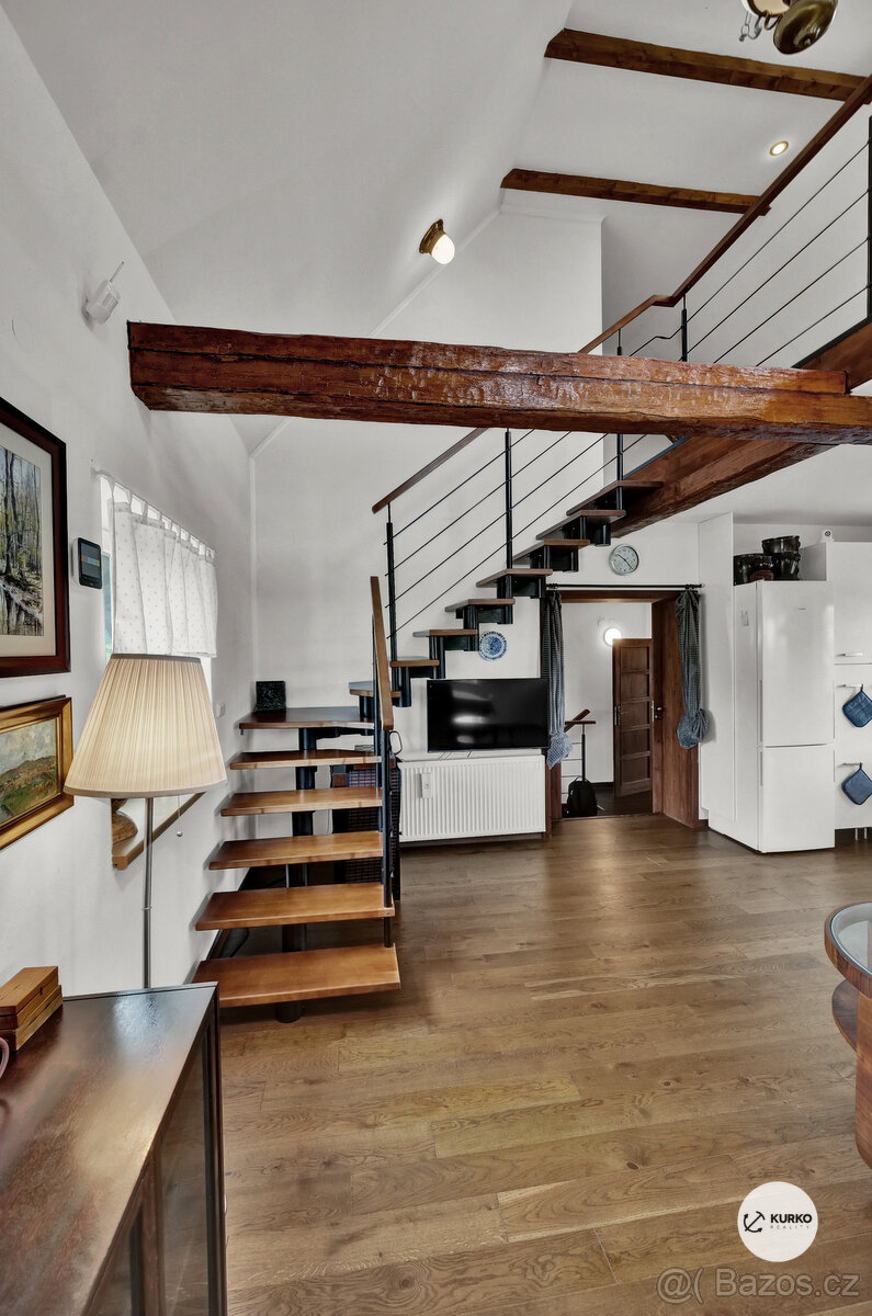 Rodinný dům / usedlost o dvou bytových jednotkách s pozemkem - 20