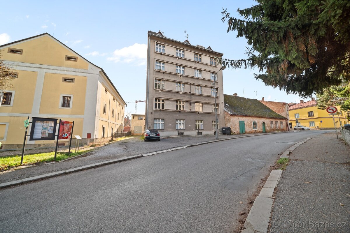 Prostorný byt 4+1 ve skvělé lokalitě u centra - Dvůr Králové - 20