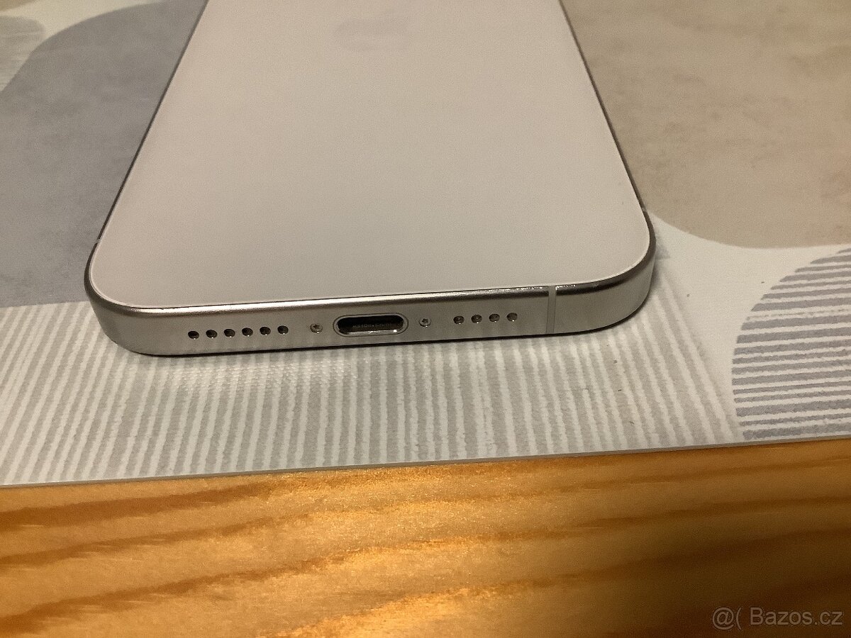 iPhone 15 Pro Max 256gb stříbrný Titan - 20