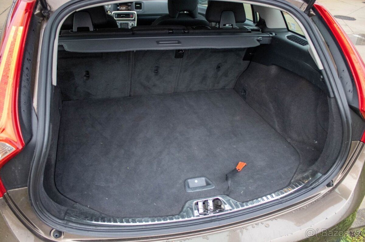 VOLVO V60 Cross Country 2.0L 110kW MT/6 2017 - 20