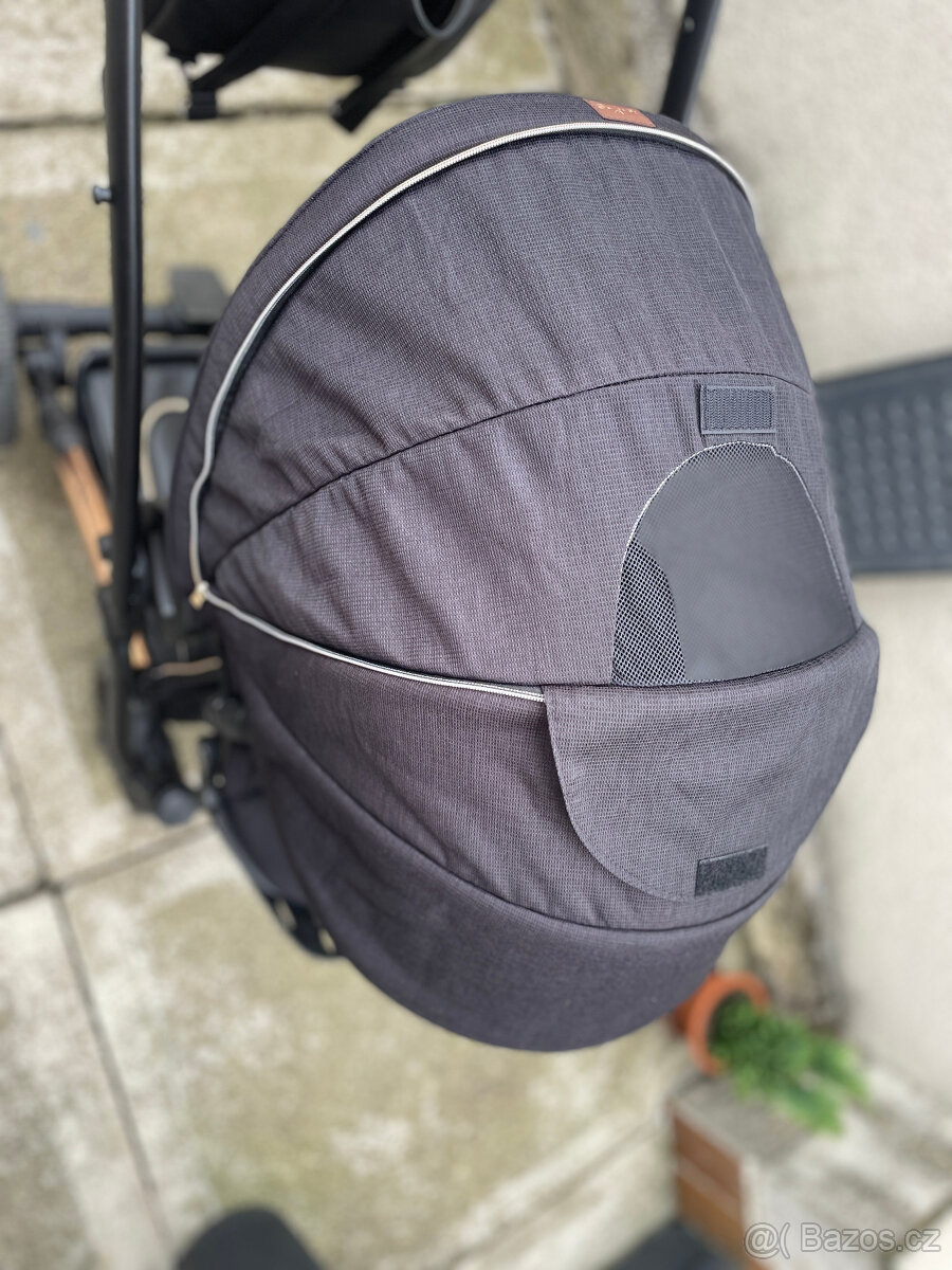 Jasmine Camino Černo-zlatý kočárek trojkombinace - 20