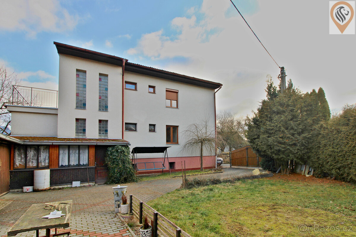 Prostorný rodinný dům se dvěma bytovými jednotkami, velkou z - 20