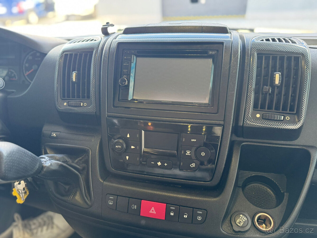 McLouis Nevis, 2014 - celointegrovaný obytný vůz - 20