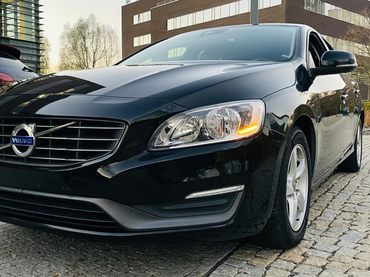 Volvo V60 2.0D3 5VÁLEC MANUÁL LED VÝHŘEV SENZORY - 20