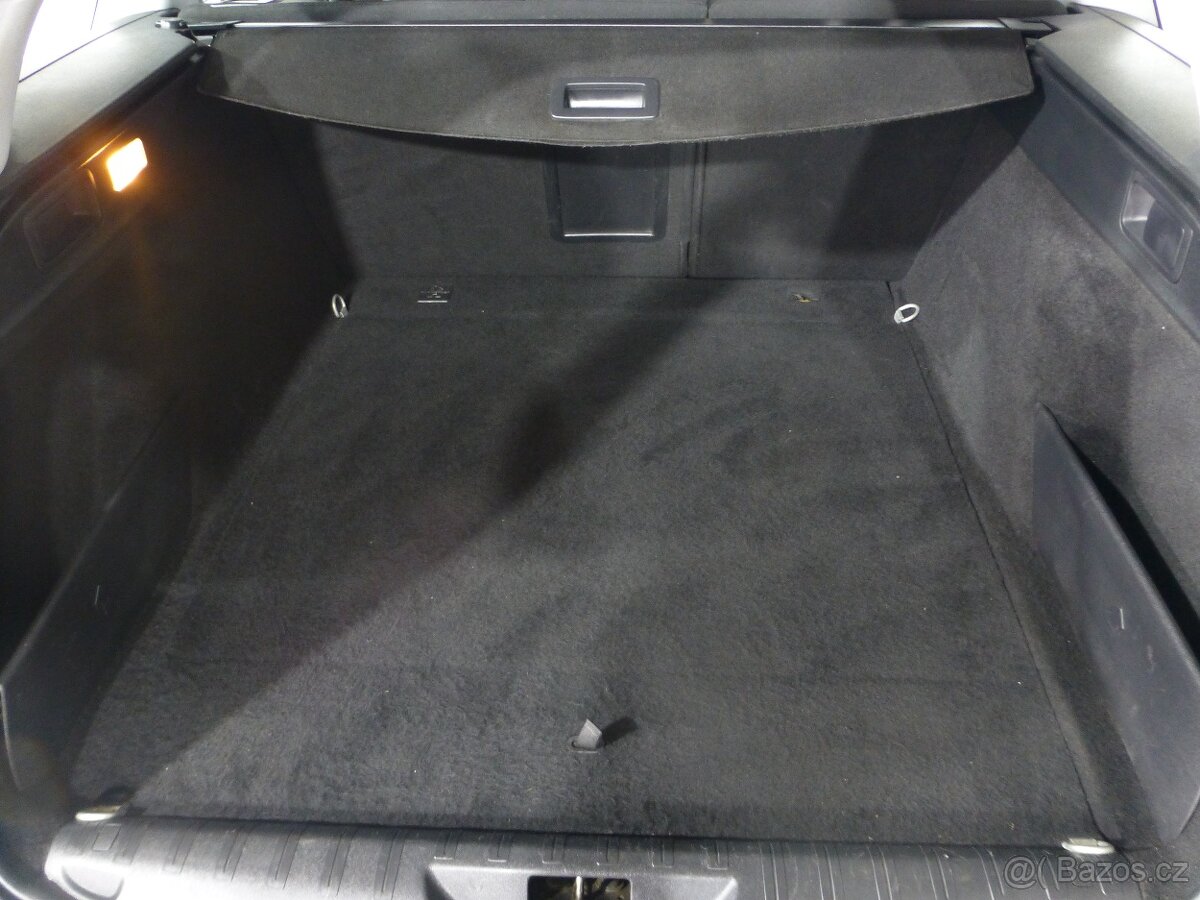 Peugeot 308 1,6HDI NAVIGACE ALU FULL LED - 20