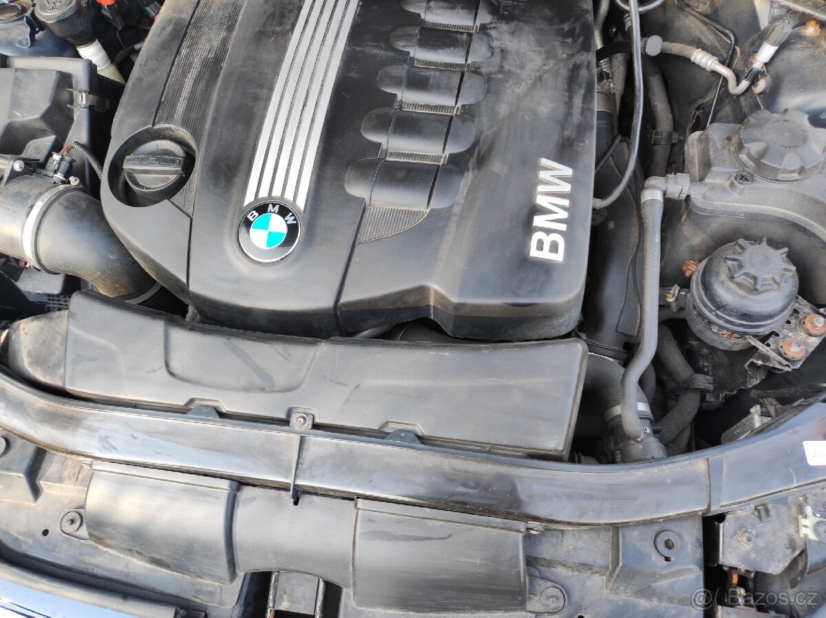 BMW 330 XD, rok 2012, manuál - 20