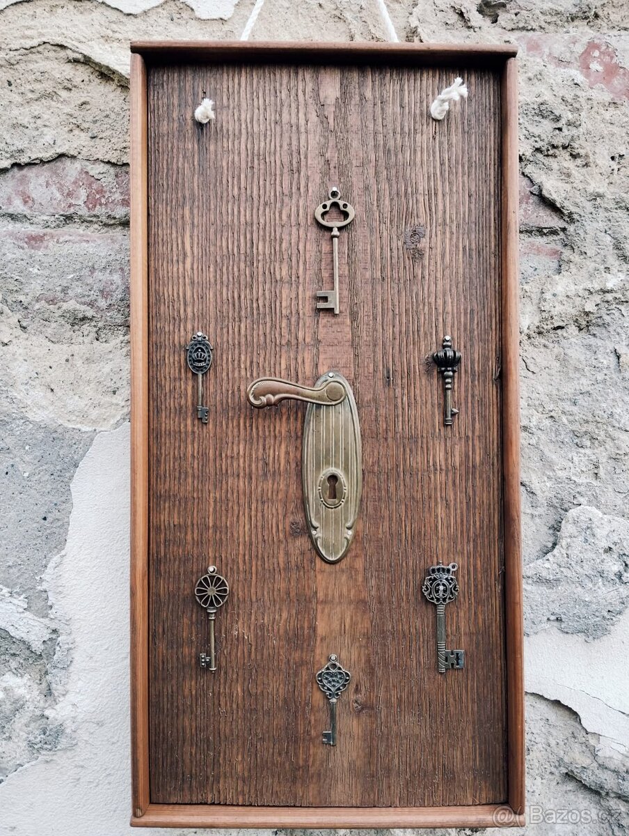 Věšáky, dekorace z masivu / Levně - 20