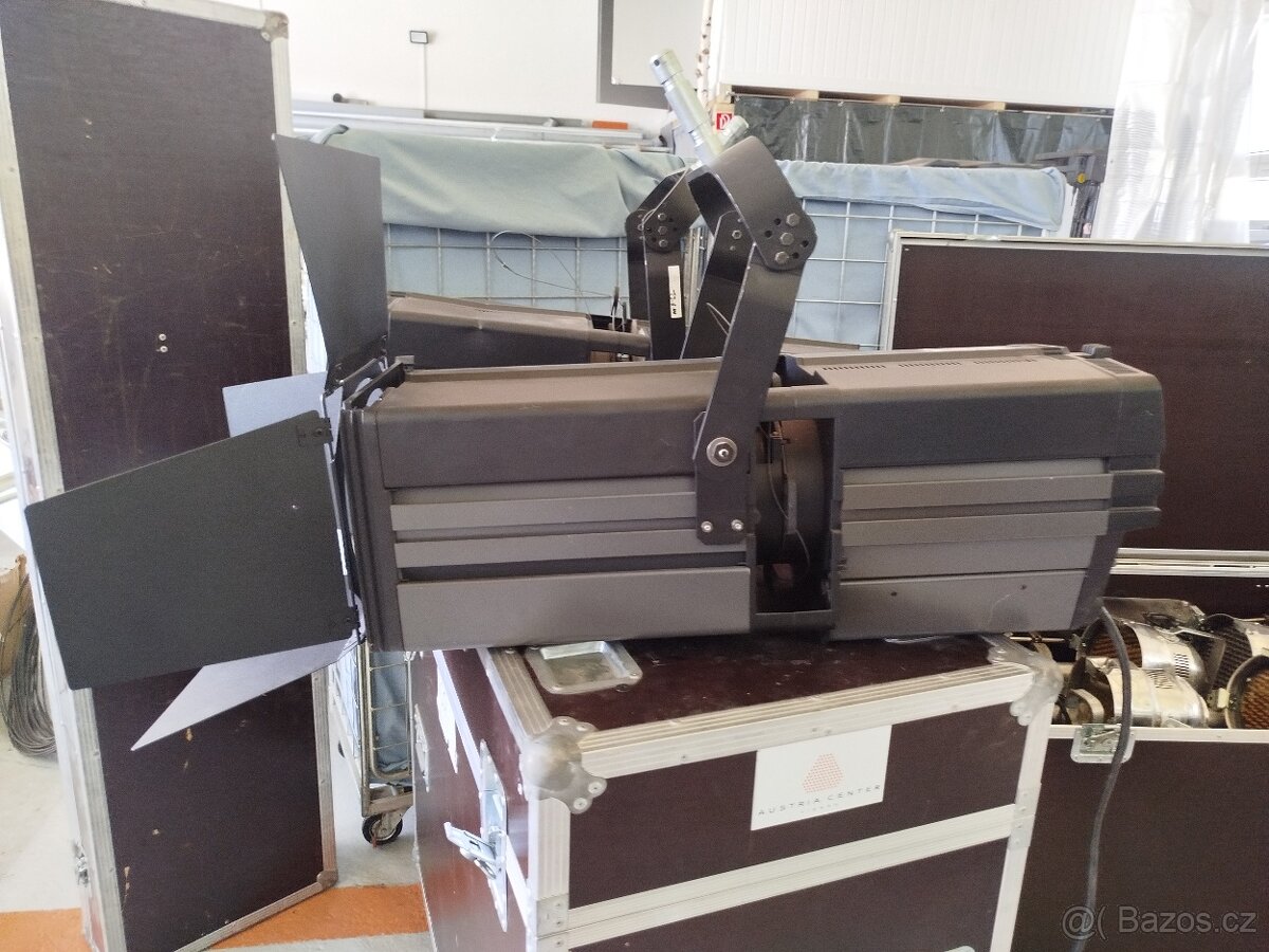 Predám Divadelní reflektor - 20