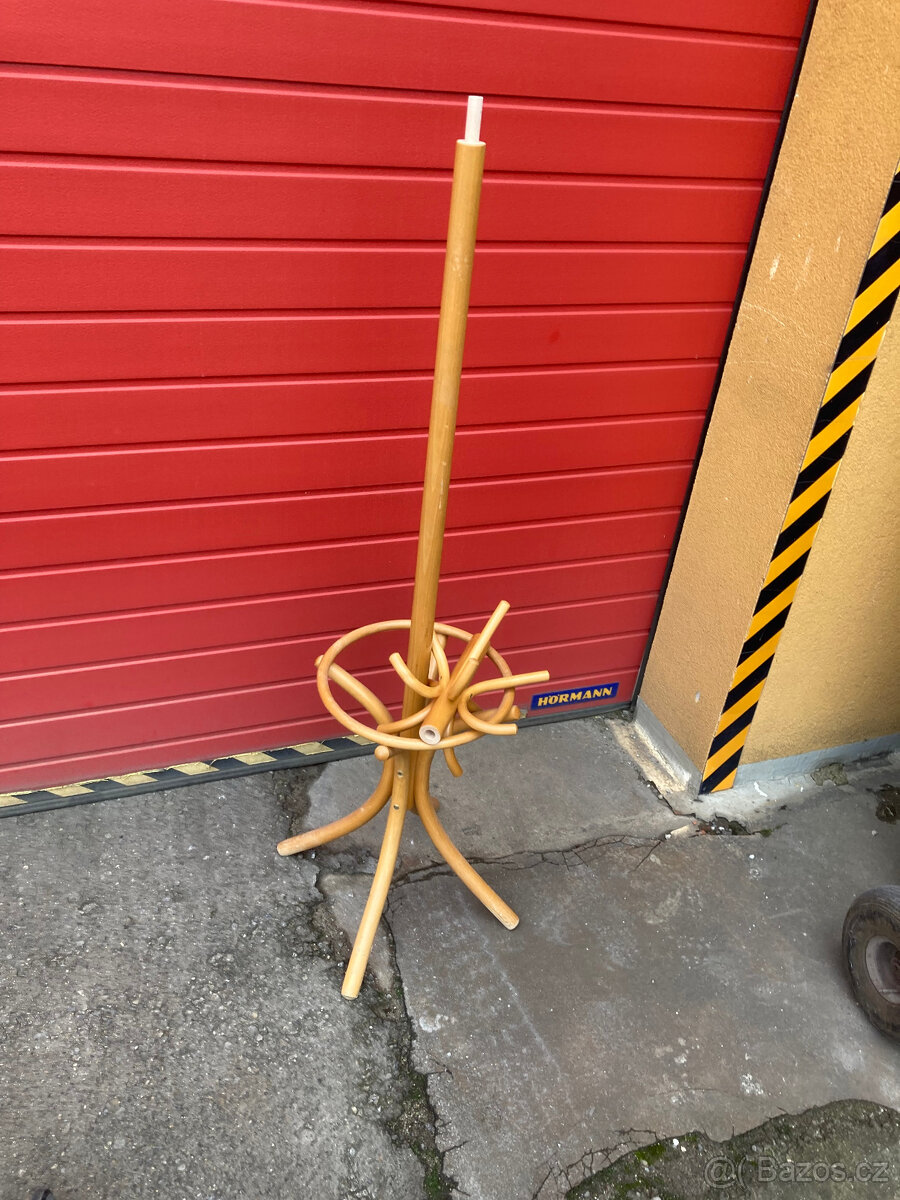 Věšák dřevěný stojanový TON, FRETON za 900 kč - 20