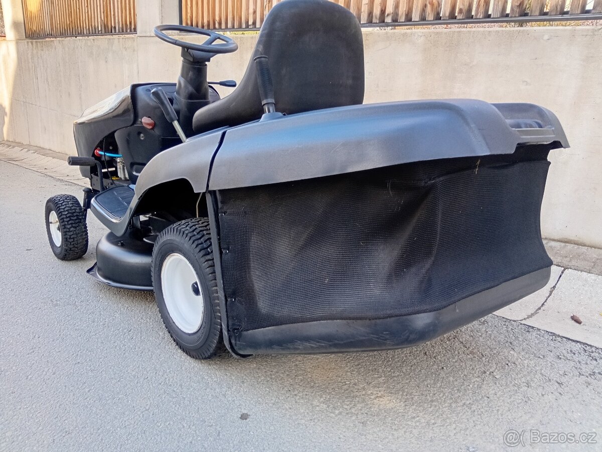 Prodám zahradní traktor Hurricane - 20