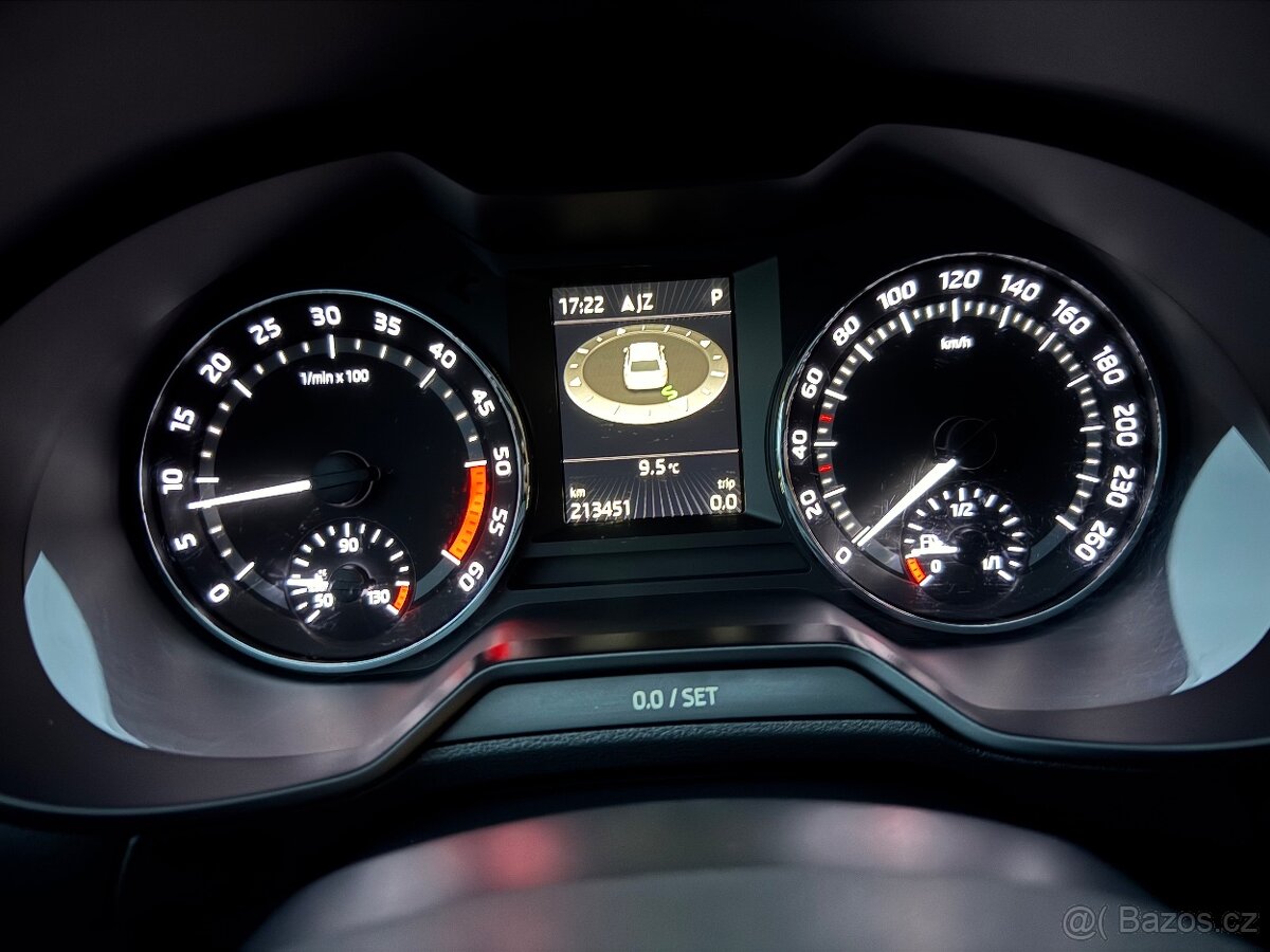 Škoda Octavia Combi SCOUT 2,0 TDI DSG 4x4 135kW Kamera ACC - 20