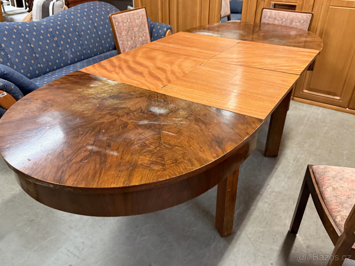 Rozkládací jídelní oválný stůl a čtyři židle - 20