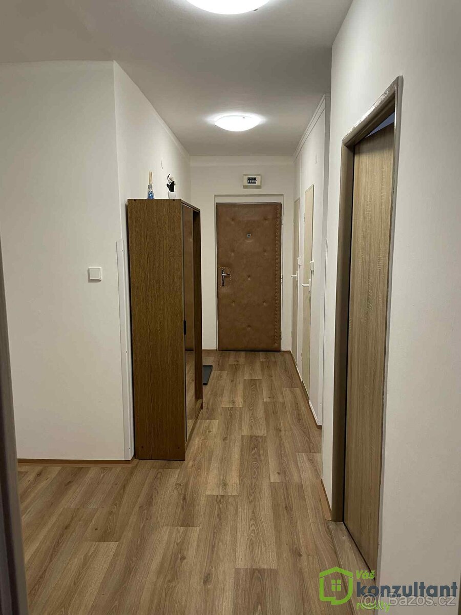 Pronájem prostorného bytu 3+1 s lodžií – 68 m², 3. NP, výtah - 20