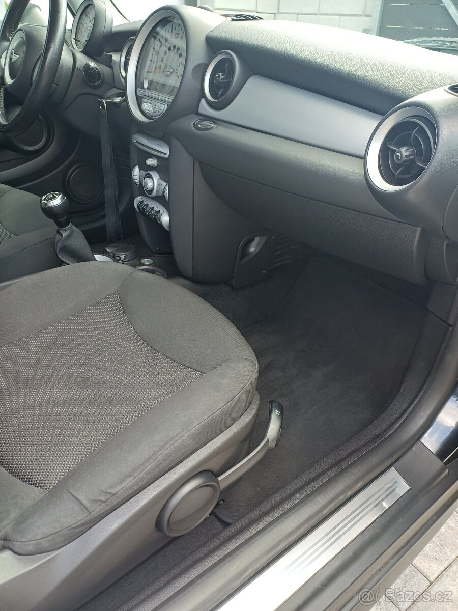 MINI Cooper 1.6i 88kW 2007 bez STK - 20