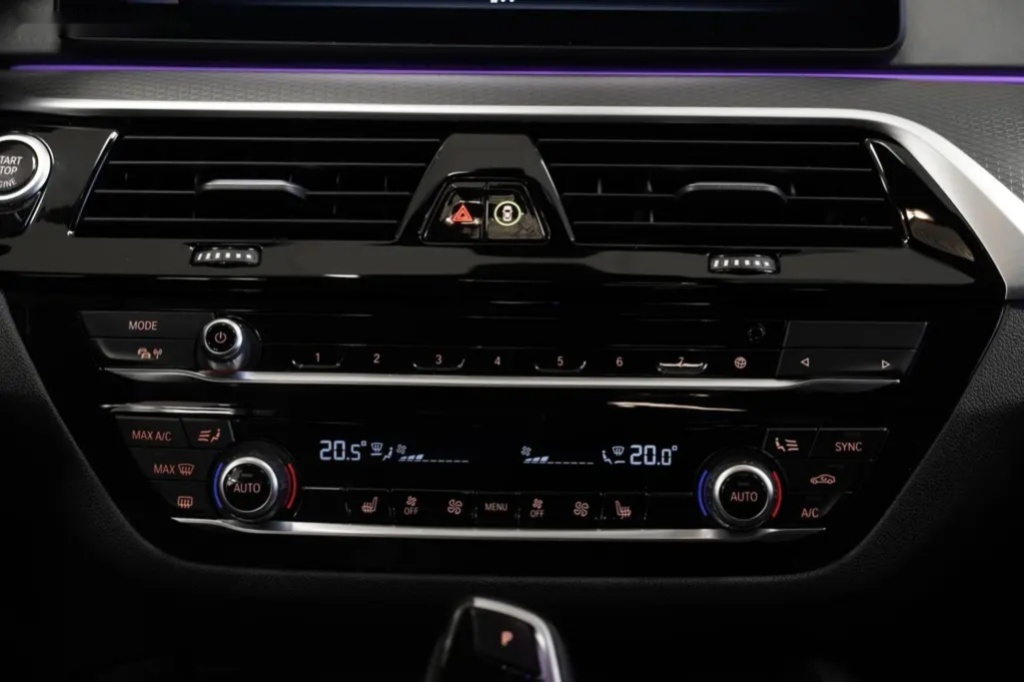 BMW Řada 5, 4x4,TAŽNÉ,DPH,ČR,Adaptiv LED - 20