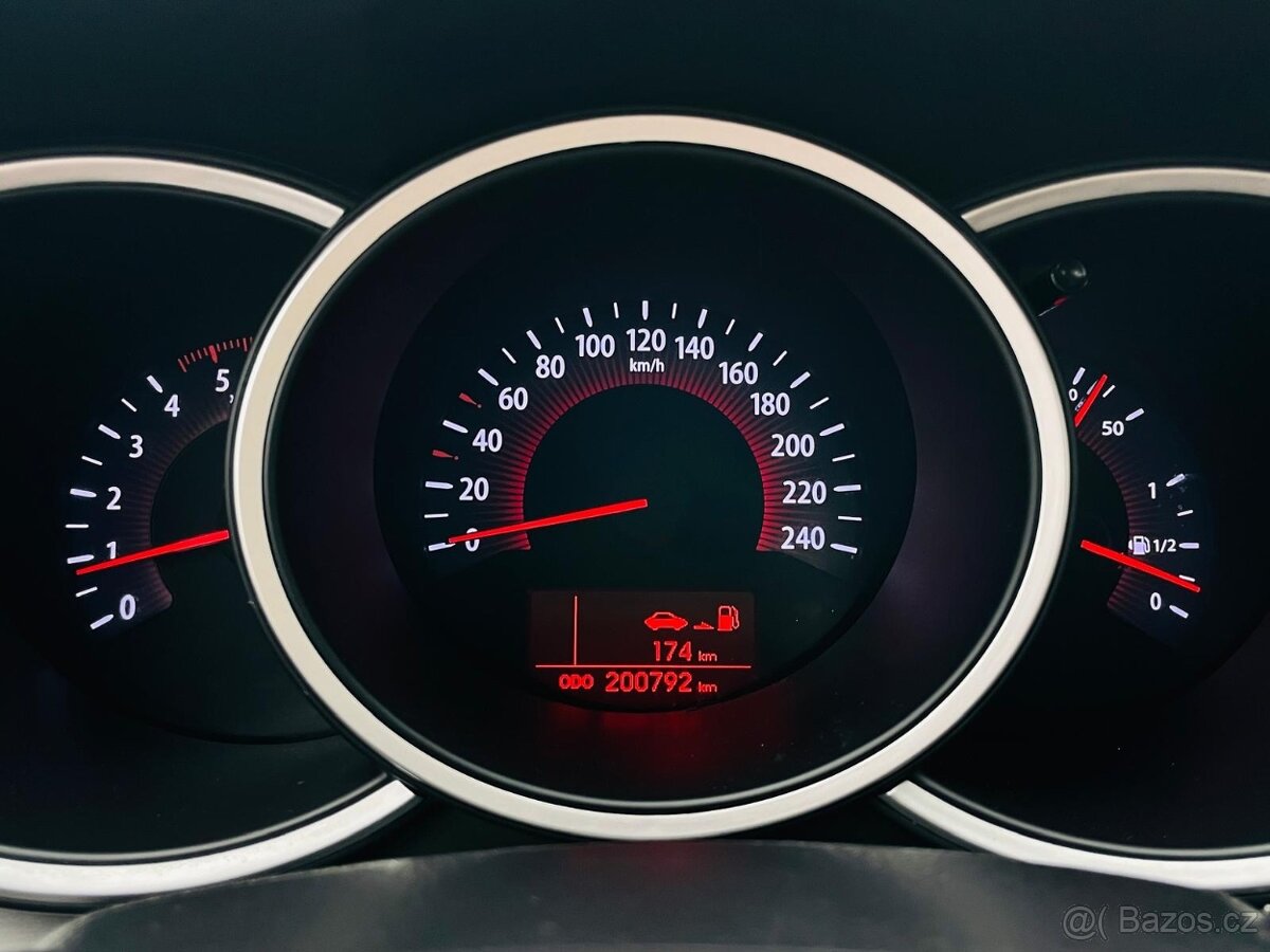 Kia Sorento 2.2D 4x4 MANUÁL VÝHŘEV 1.MAJITEL BEZ KOROZE - 20