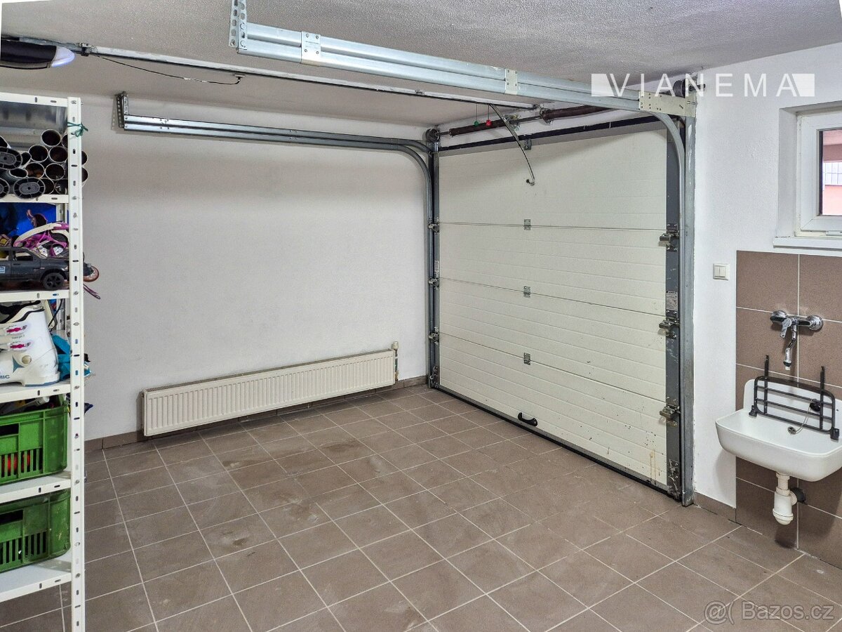 POUZE U NÁS Na prodej 5i velkorysý dům, Zamarovce, okres TN - 20