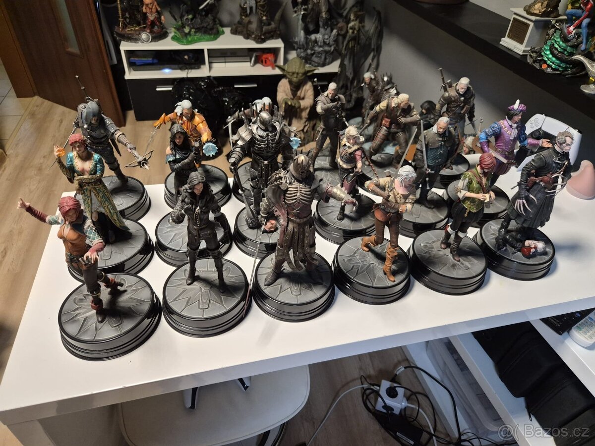 SOCHY WITCHER III WILD HUNT- DARK HORSE - 20