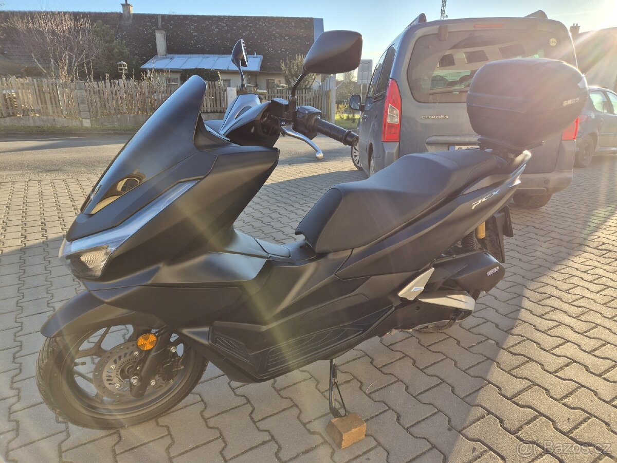 Prodám HONDA PCX125 DX, r. v. 2025, ABS, TC, ČR, 2015km - 20