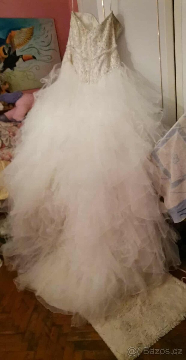svatebni šaty z vleckou - 20