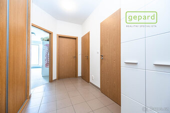 Prostorný a moderní byt 3+kk s velkou terasou - 20