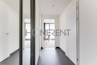 Stylový a prostorný byt 4+kk s panoramatickou lodžií, Praha  - 20