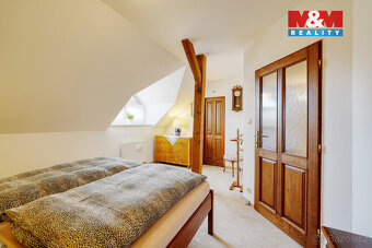 Prodej rodinného domu, 478 m², Veleň, ul. Na návsi - 20