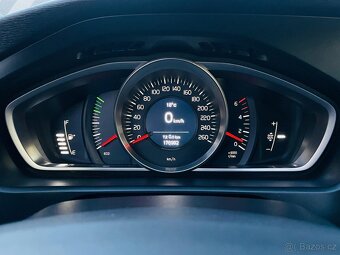 Volvo V40 2.0D3 5VÁLEC MANUÁL KAMERA ODPOČET DPH 1 MAJITEL - 20