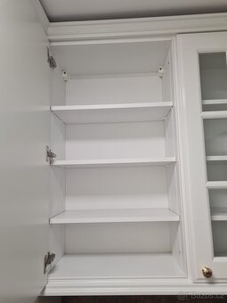 Krásná moderní kuchyňská linka se spořebiči - 20