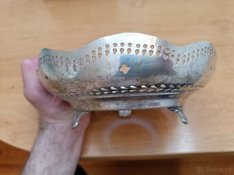 Sklo a porcelán, mosazná váza - 20