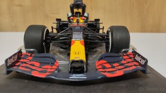 Max Verstappen 1:18 s figurkou - víťaz Monaco - 20
