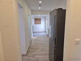 Pronájem bytu 3+1, 84 m2, balkon, sklep, Sluhy - 20