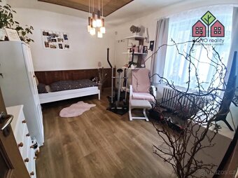Rodinný dům, 4+1, vejminek 1+1, pozemek 1523 m2, dvě garáže, - 20