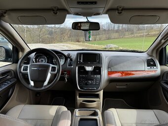 Chrysler Town country - 20