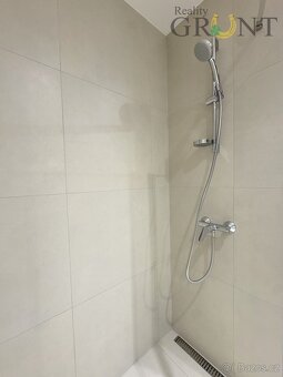 Pronájem moderního zařízeného bytu 1+kk v REZIDENCI NOVÁ KAR - 20