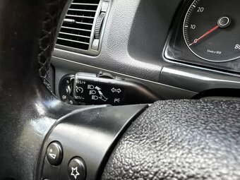 Volkswagen Touran 1.4 TSI 103kW Freestyle Navi Xenony 7 míst - 20