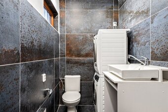Prodej moderní dřevostavby 4+kk s  vyhřívaným bazénem, okras - 20