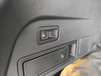VW Touran DSG HIGHLINE LED ACC NAVI VYHŘ.SEDAČKY TAŽNÉ - 20