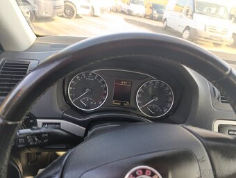 Škoda Octavia 2.0TDi Elegance combi - 20