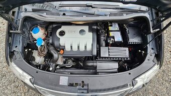 VW Touran Highline RLINE 2.0 TDI xenony klima tažné tempomat - 20