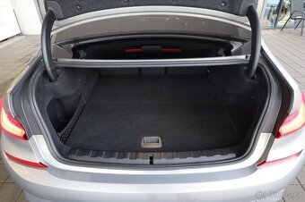 BMW 330e xDrive M Sport 4x4 - 20