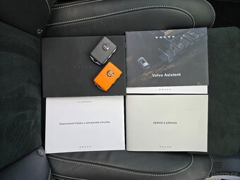 VOLVO XC40 300kW 4x4 TWIN RECHARGE PRO ČR 2022 LED+NAVI -DPH - 20