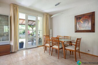 Prodej velkorysé vily/rodinného domu ve slepé ulici  v Ostra - 20
