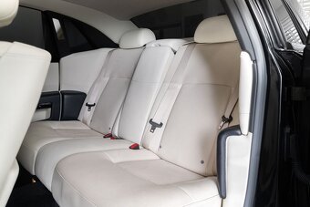 Rolls Royce Ghost pronájem vozidla s řidičem - 20